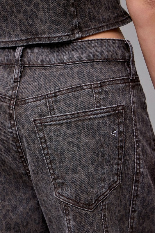 Seamed Barrel Jean