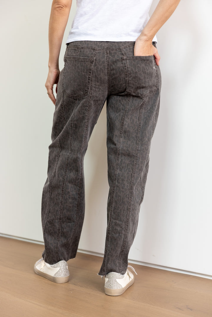 Seamed Barrel Jean