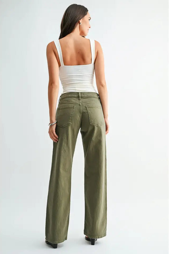 Low Rise Relaxed Straight Leg Jean